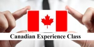 Hombre sujetando una tarjeta de Canadá con el texto Canadian Experience Class